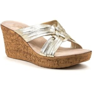 Onex Bethany Women’s Wedge cushioned sandal Platinum Size 8B Made in Italy NWOT